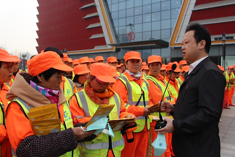 南宫NG28集团集团开展“关爱环卫工人●暖心送口罩”公益活动