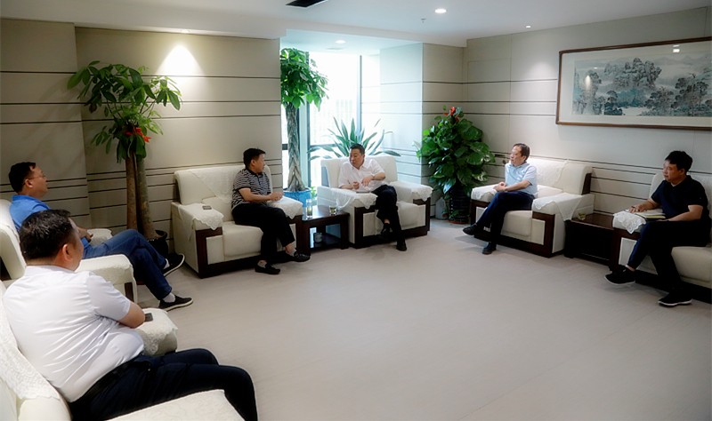 熊良虎会见榆林市委常委、、、常务副市长张凯盈