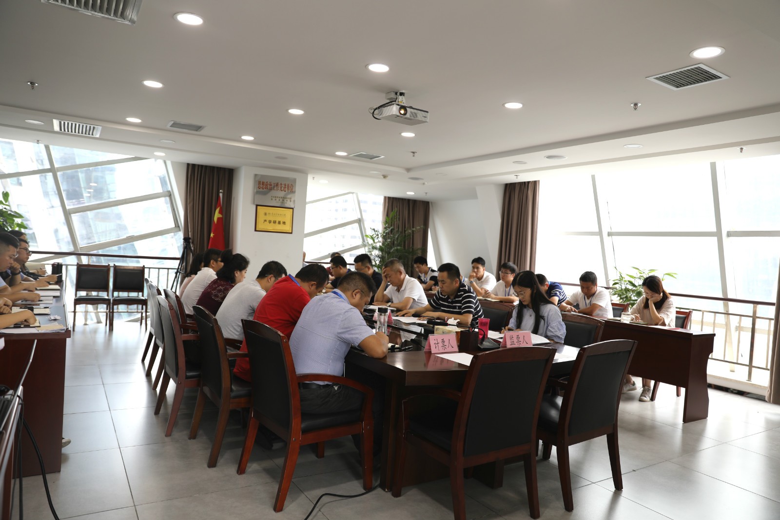 水情形公司党支部召开党员大会