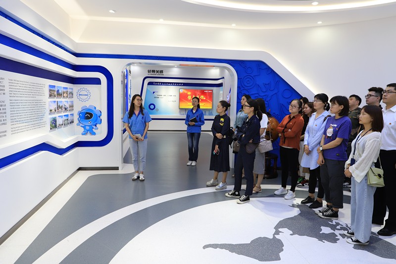 南宫NG28集团集团团委到法士特集团旅行学习