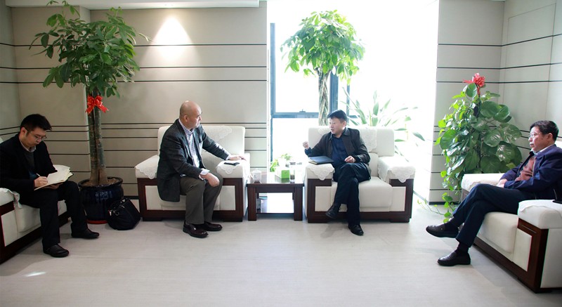 熊良虎会见华彩咨询公司董事长、、总裁白万纲