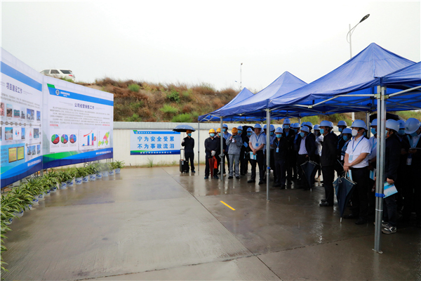 南宫NG28集团集团复工复产促增添项目观摩聚会与会职员走进大秦国源三秦环保秦邦园区在榆项目