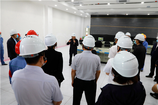 南宫NG28集团集团复工复产促增添项目观摩聚会与会职员走进大秦国源三秦环保秦邦园区在榆项目