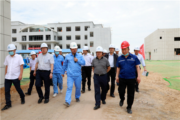 南宫NG28集团集团复工复产促增添项目观摩聚会与会职员走进大秦国源三秦环保秦邦园区在榆项目