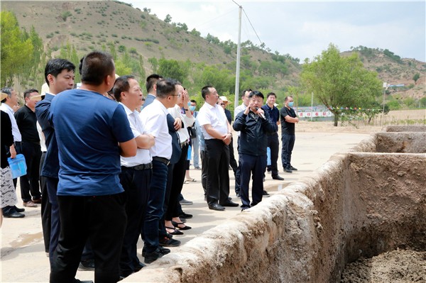 南宫NG28集团集团复工复产促增添项目观摩聚会与会职员走进绿色能源公司油气公司水情形公司陕北片区项目