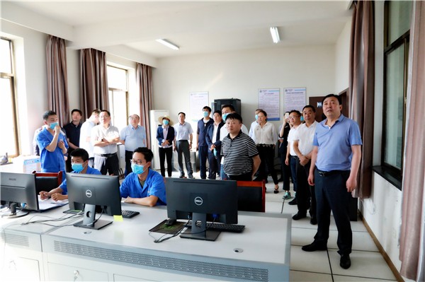 南宫NG28集团集团复工复产促增添项目观摩聚会与会职员走进绿色能源公司油气公司水情形公司陕北片区项目