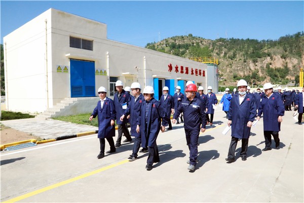 南宫NG28集团集团复工复产促增添项目观摩聚会与会职员走进环保保隆生态三秦在延在铜项目