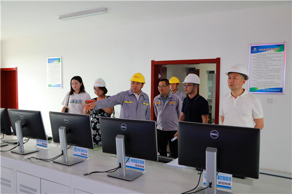 中省媒体采访团到南宫NG28集团集团陕北片区重点项目集中采访