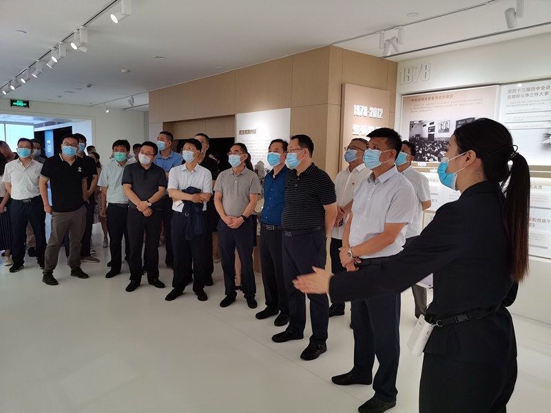  南宫NG28集团集团开展“以案促改”专题警示教育活动