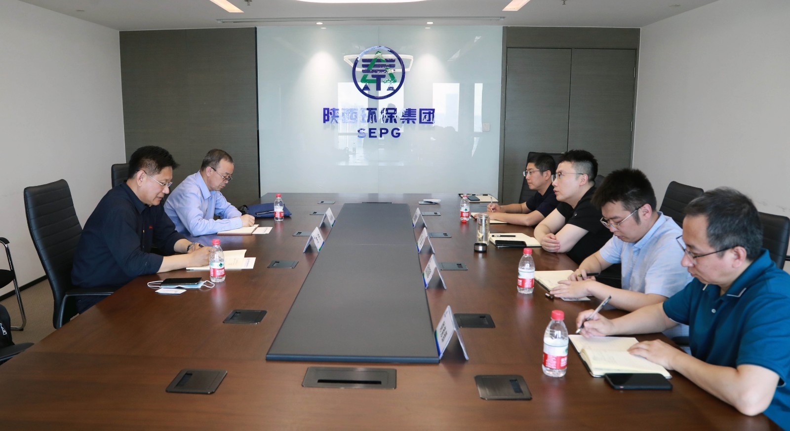 南宫NG28集团集团与山东山大华特科技股份公司交流座谈