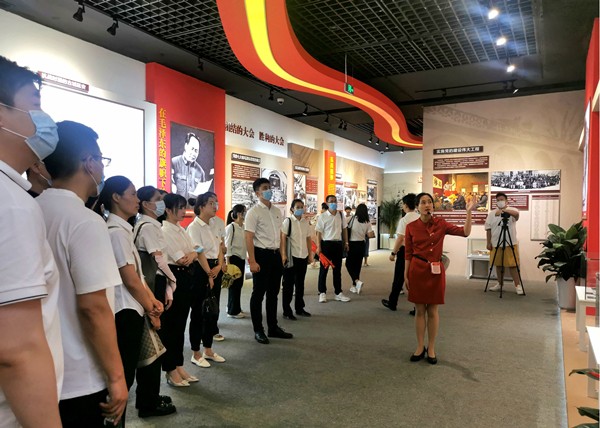 南宫NG28集团集团组织党员干部旅行陕西省庆祝中国共产党成立100周年主题展