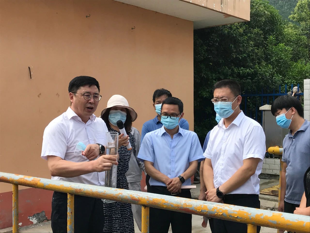 丹凤县政协主席周建政一行到丹凤县污水处理厂开展县域生态情形掩护专题调研