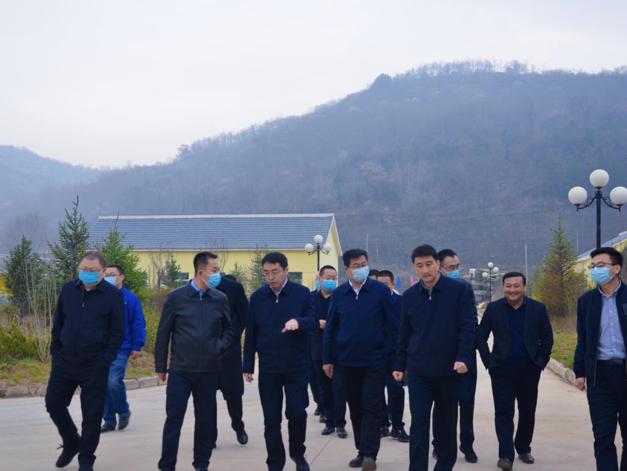 省黄帝陵文化园区管委会副主任、黄陵县委副书记、县长李建雄到水情形公司黄陵县污水处理厂调研