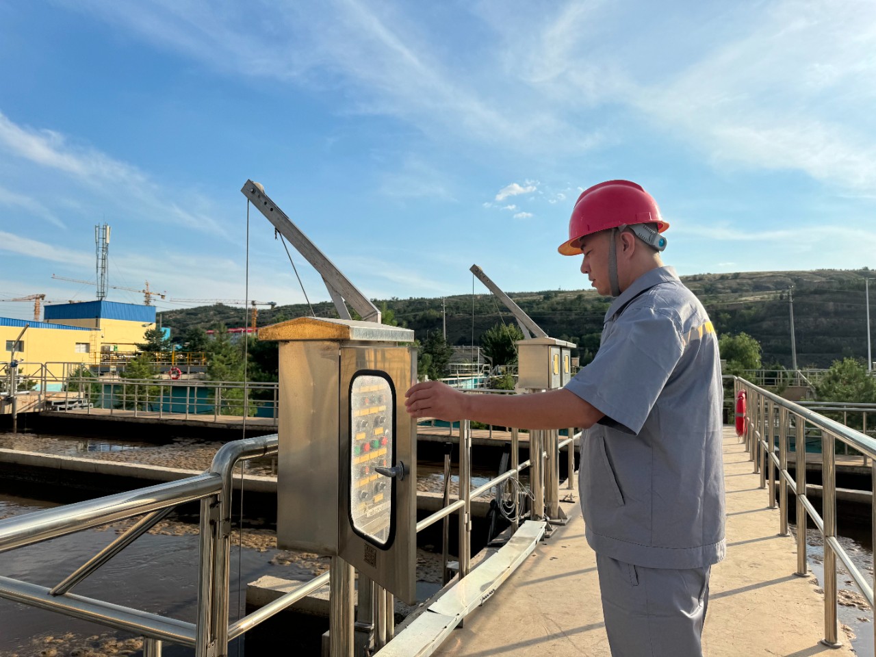 水情形公司职工贺虎荣获神木市人民政府揭晓的“2023年度生态情形；な虑橄冉鋈恕鄙称呼