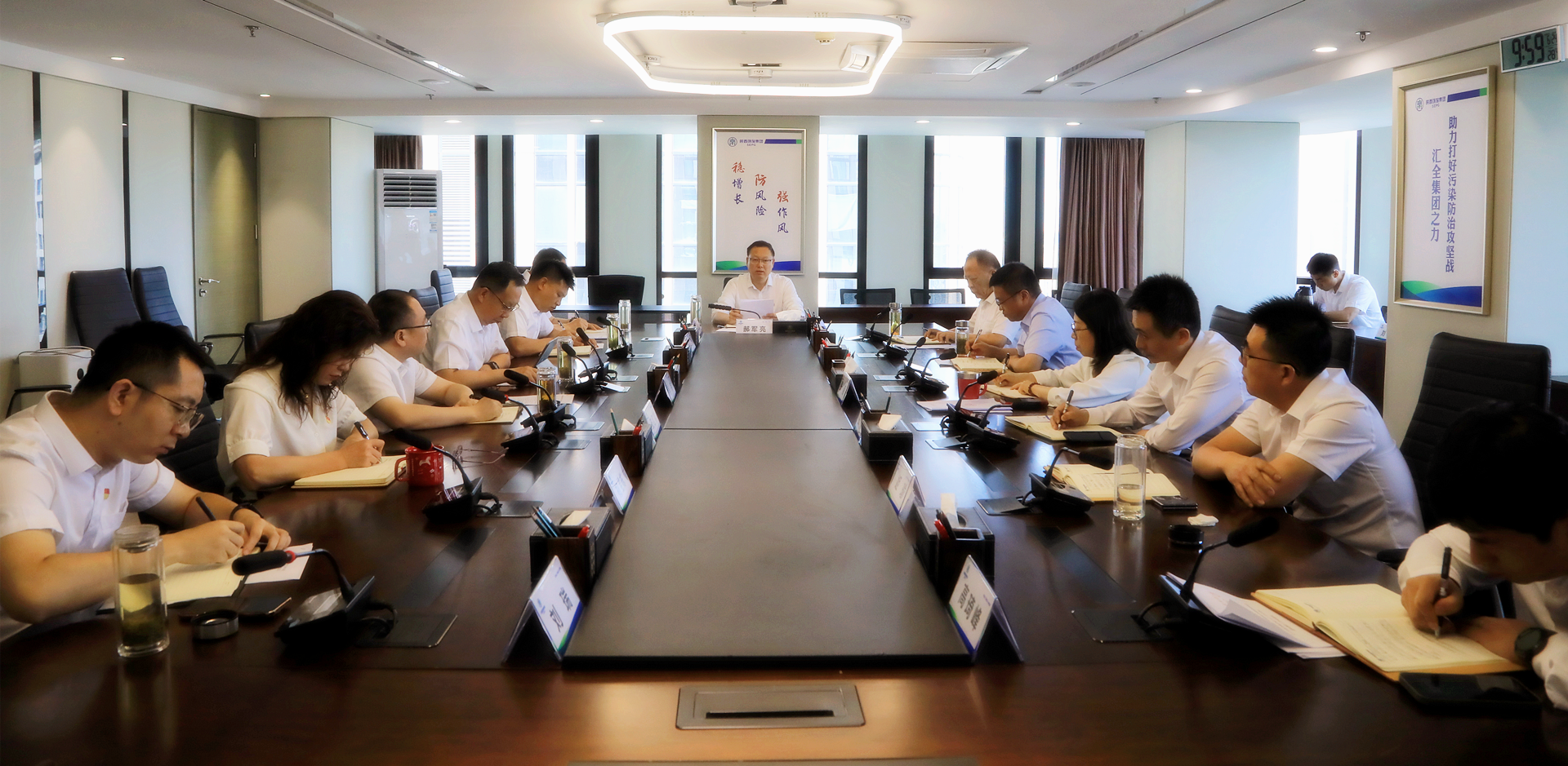 南宫NG28集团集团召开党委理论学习中心组学习聚会