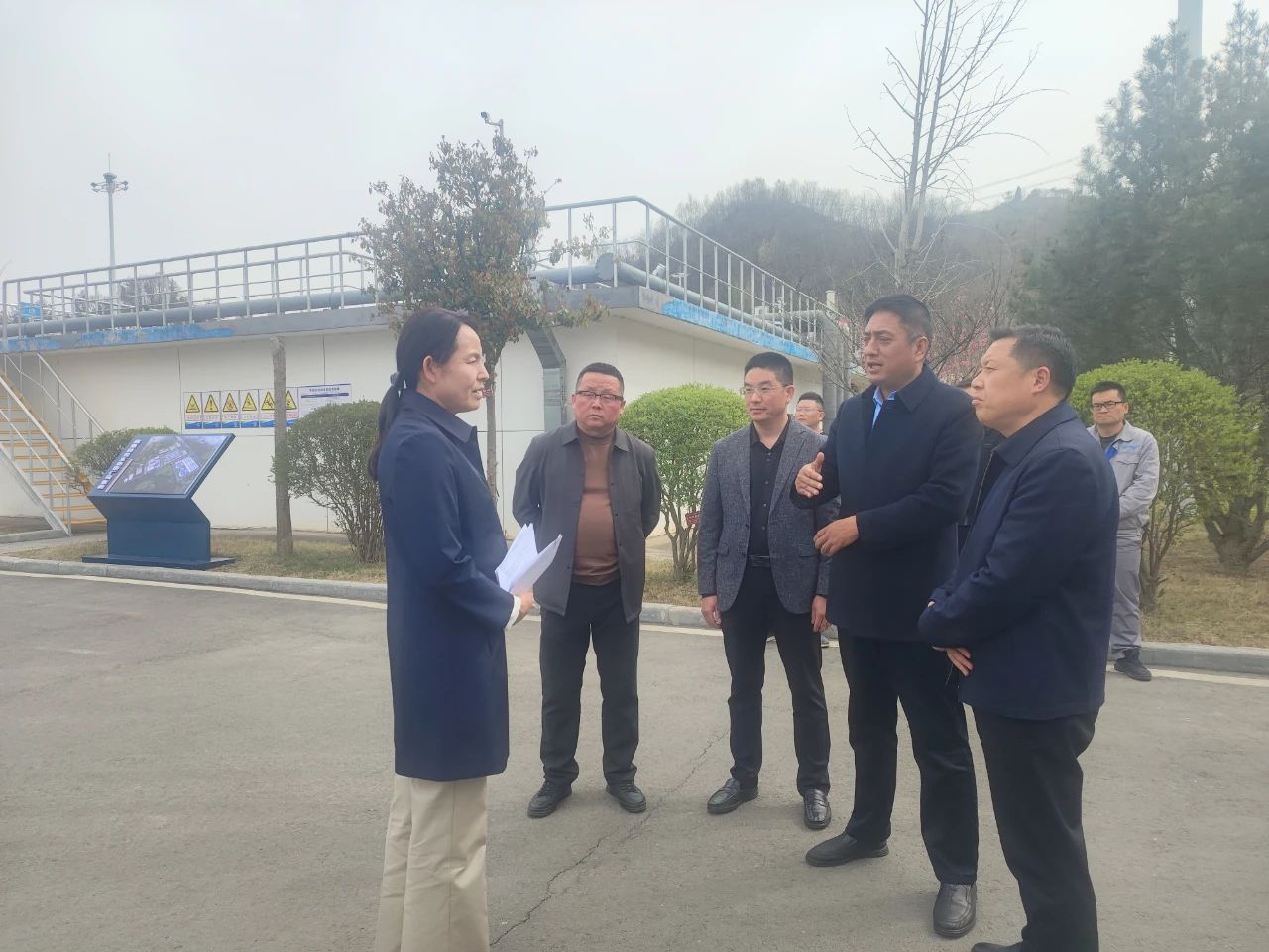 商南县委副书记、县长刘华到水情形公司商南县污水处理厂调研