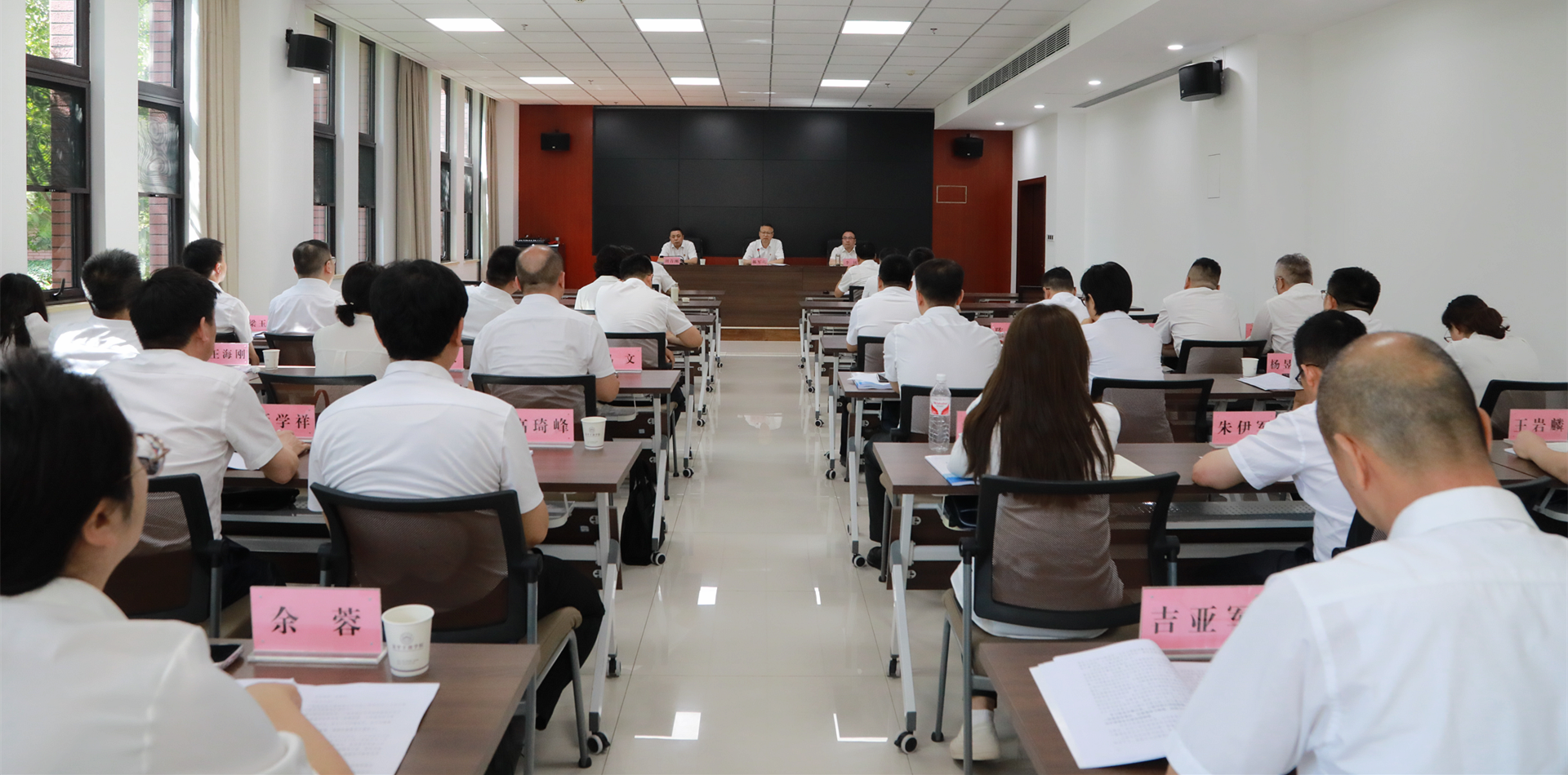 南宫NG28集团集团党委召开深入贯彻中央八项划定精神学习教育集中整治事情推进会