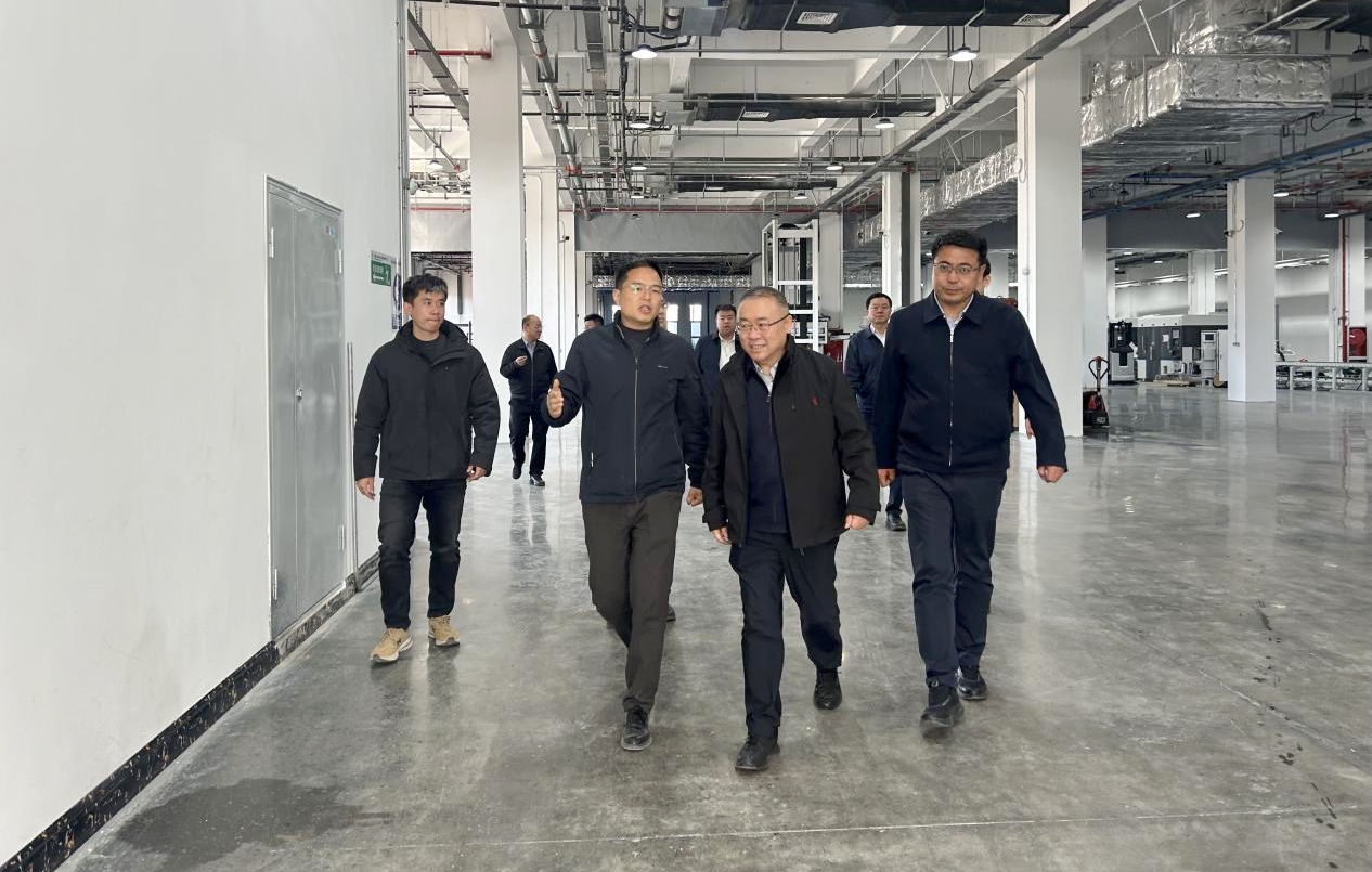 榆林市人大常委会党组书记、、、主任王国忠到绿色能源公司下属绿色储能公司调研