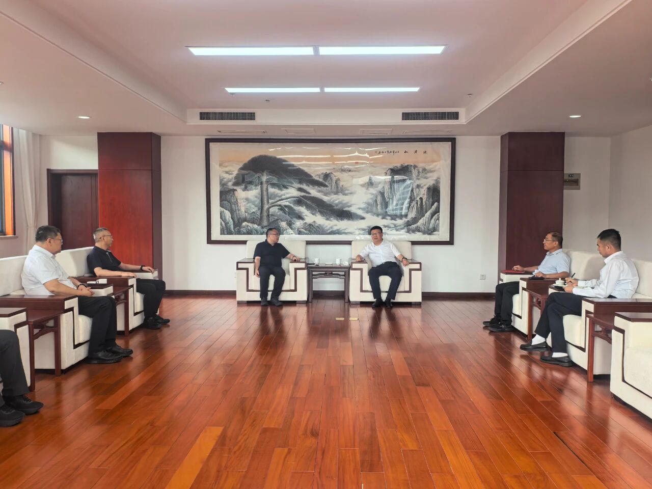 南宫NG28集团集团与延伸石油油田公司座谈交流
